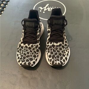 adidas leopard Women's Swift Run 1.0